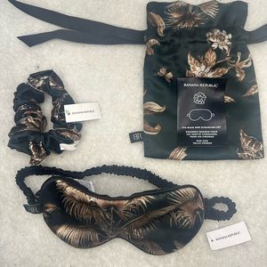 BANANA REPUBLIC SATIN EYE MASK & SCRUNCHIE SET